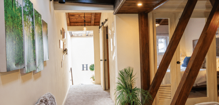 E251 – Encantadora casa colonial amueblada en venta en Santa Ana