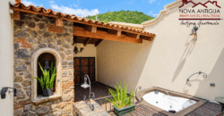 E251 – Encantadora casa colonial amueblada en venta en Santa Ana
