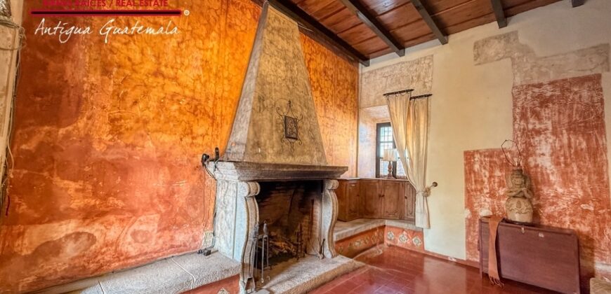 A4254 – Casa en el centro de Antigua Guatemala