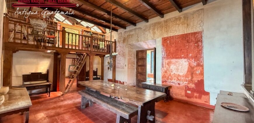 A4254 – House in the center of Antigua Guatemala