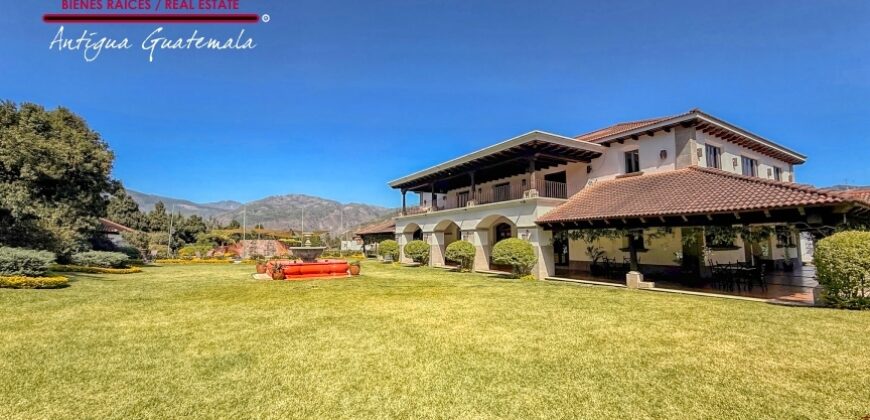 T453 – Land for Sale in Hacienda El Comendador